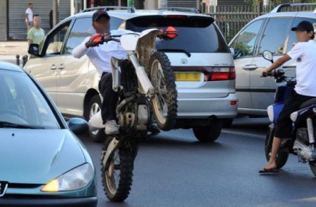 scooter-banlieues-immigration-france-moto-448x293.jpg